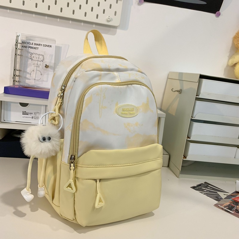 A new fashionable women's backpack for ink wash travel, a casual waterproof Oxford fabric travel bag and a schoolbag for going out Application Scenario