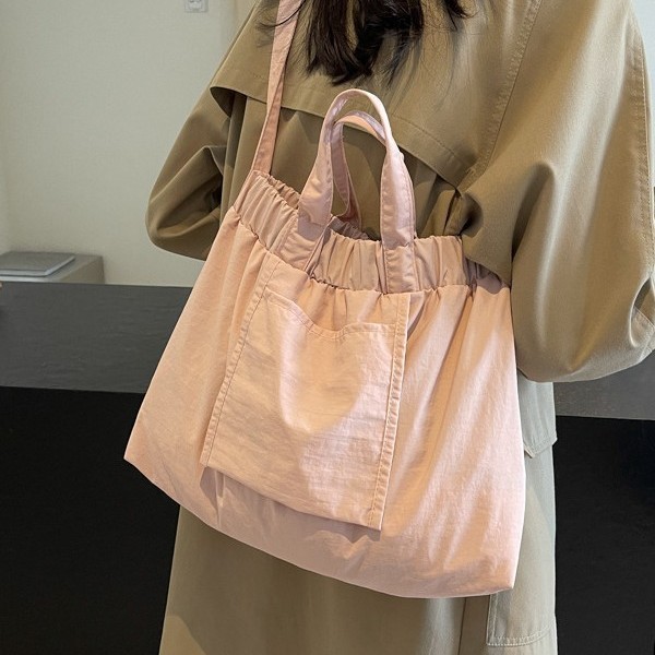 Casual large-capacity nylon fabric bag for women, 2024 new style, trendy and versatile crossbody bag, commuter tote bag full figure