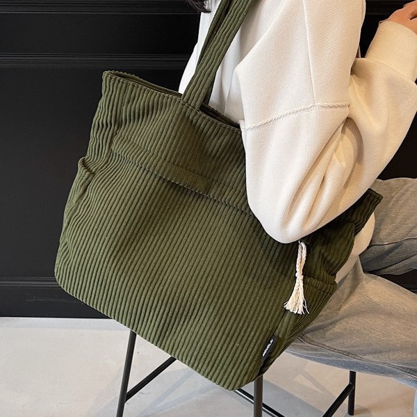 Tote bag, a fashionable corduroy women's bag, autumn new style single-shoulder underarm bag, large-capacity Tote trendy commuting bag Application Scenario