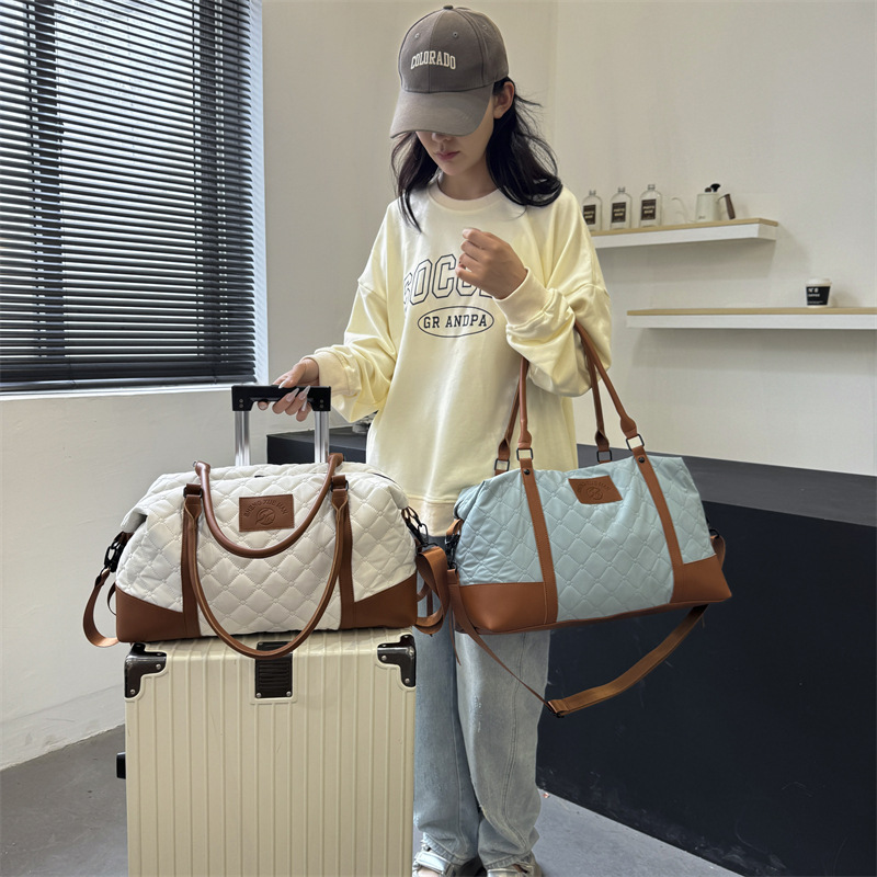 The new large-capacity fitness bag for autumn and winter is lightweight and convenient for business trips. It is a fashionable set for going out and a luggage bag with a handle. It is suitable for foreign trade Specification drawing