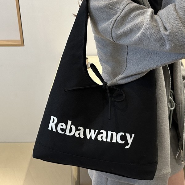 New niche lettered single-shoulder bag, large-capacity versatile fabric bag, women's canvas bag, single-shoulder underarm trendy shopping bag Application Scenario