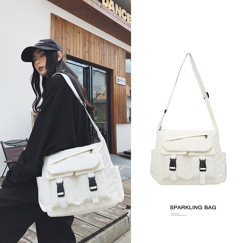 Autumn and winter Japanese-style Harajuku workwear crossbody bag with a unique design sense for women, commuter messenger bag, and versatile couple single-shoulder bag full figure