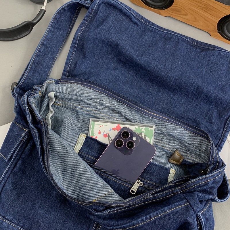 New washed denim bags for Spring 2023, retro Korean version postman bag for women, single-shoulder bag for college students attending classes Application Scenario