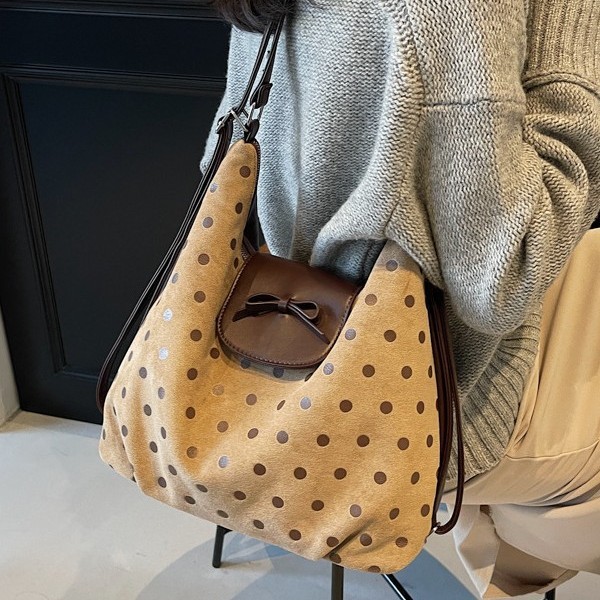 The new design polka dot Korean-style single-shoulder bag, sweet girl multi-functional backpack, casual, fashionable, practical and niche crossbody bag Application Scenario