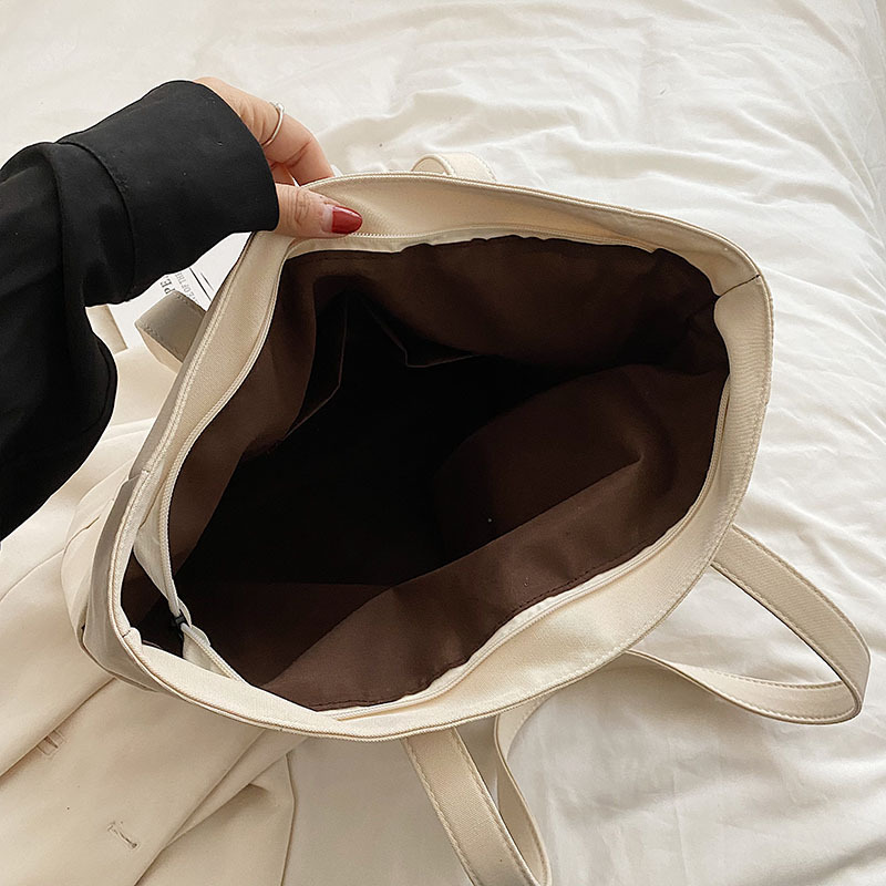 Tote bag, women's large-capacity hand-held shoulder bag, college student class bag, fashionable commuting bag, simple nylon canvas bag Application Scenario