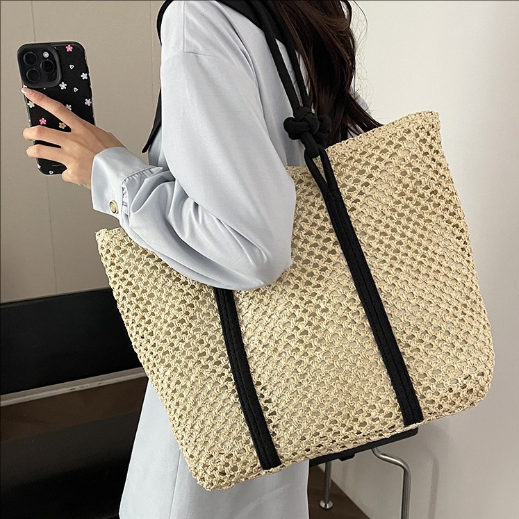 Summer's new versatile beach vacation straw woven bag, women's trendy hollowed-out handbag, woven single-shoulder tote bag full figure