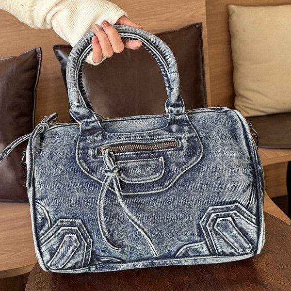 New motorcycle bag for women, aged heavy industry washed denim bag, casual and versatile, retro single-shoulder hand-carry crossbody bag for women Application Scenario