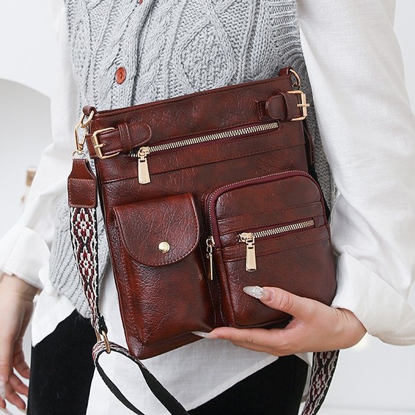 Cross-border women's bag retro soft PU crossbody bag 2025 new style European and American fashion washed leather design single-shoulder crossbody bag Application Scenario
