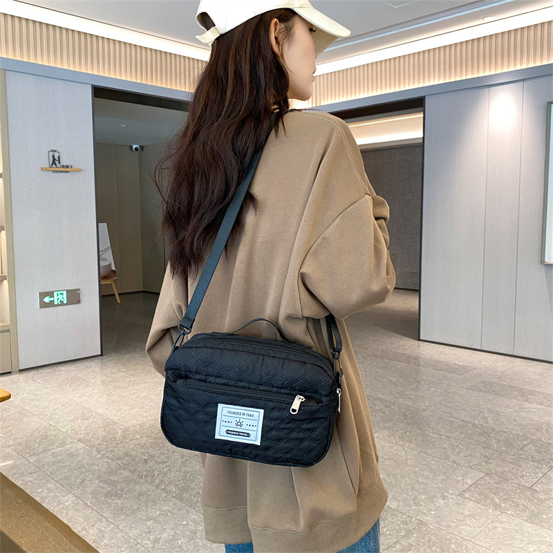 Korean version diamond-shaped embroidery thread 2025 new model storage bag, crossbody portable yoga and fitness bag, large-capacity travel single-shoulder bag Application Scenario