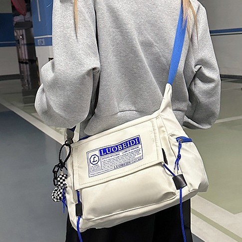 Crossbody bag for female college students, Japanese-style messenger bag on Instagram, trendy backpack, casual large-capacity fashionable women's single-shoulder backpack Application Scenario