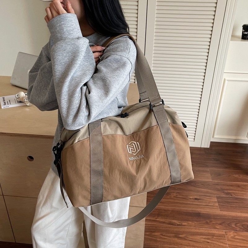 Fashionable large-capacity short travel bag, Korean-style lightweight yoga and fitness bag, portable boarding storage bag for outings Specification drawing