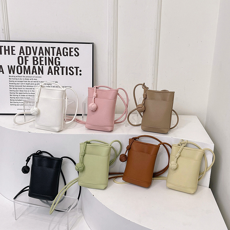 Summer 2024 new pu leather lychee pattern mobile phone bag, mini crossbody bag, solid color simple single-shoulder bag, small bag Application Scenario