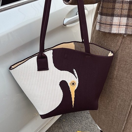 Fashionable and individualistic tote bag for women, new autumn/Winter 2024 collection, large-capacity cartoon high-end texture bag for work and commuting Application Scenario