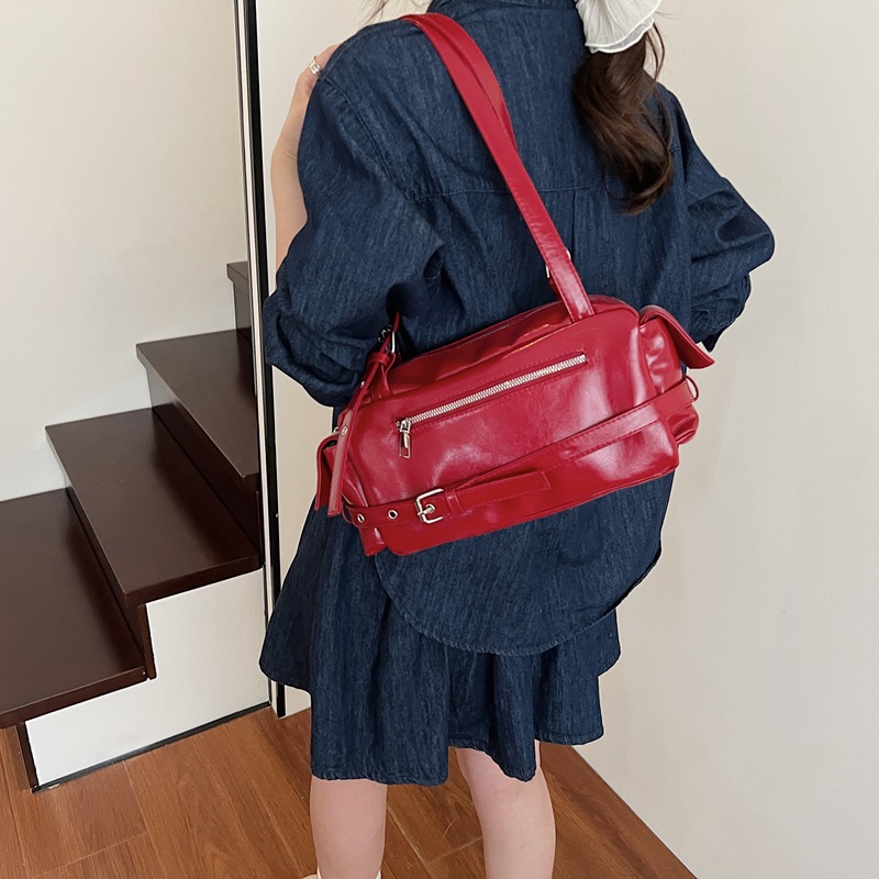 Cross-border Korean version versatile Tote bag 2025 New riveted motorcycle bag, trendy underarm bag, work commuting single-shoulder bag Specification drawing