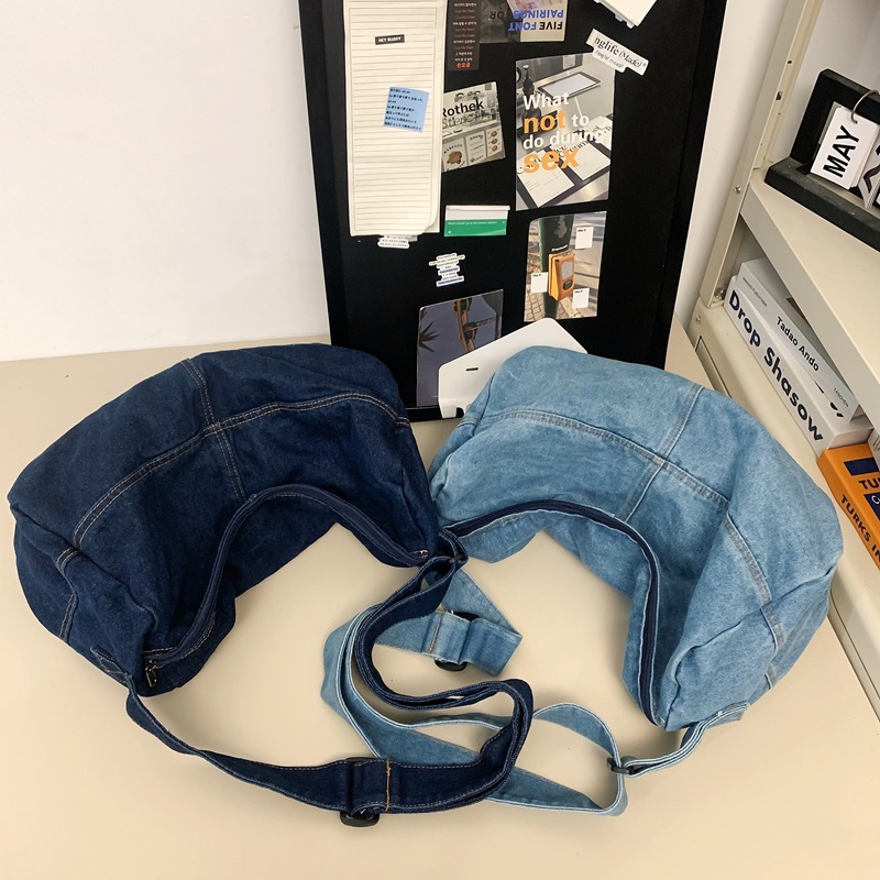 New Japanese-style retro distressed washed denim crossbody bag, women's large-capacity travel bag, casual single-shoulder tote bag Specification drawing