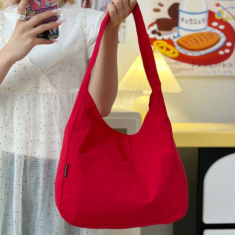 Fashionable tote bag, solid-color backpack, lightweight and versatile, simple student commuting bag, large-capacity single-shoulder bag, student class bag full figure