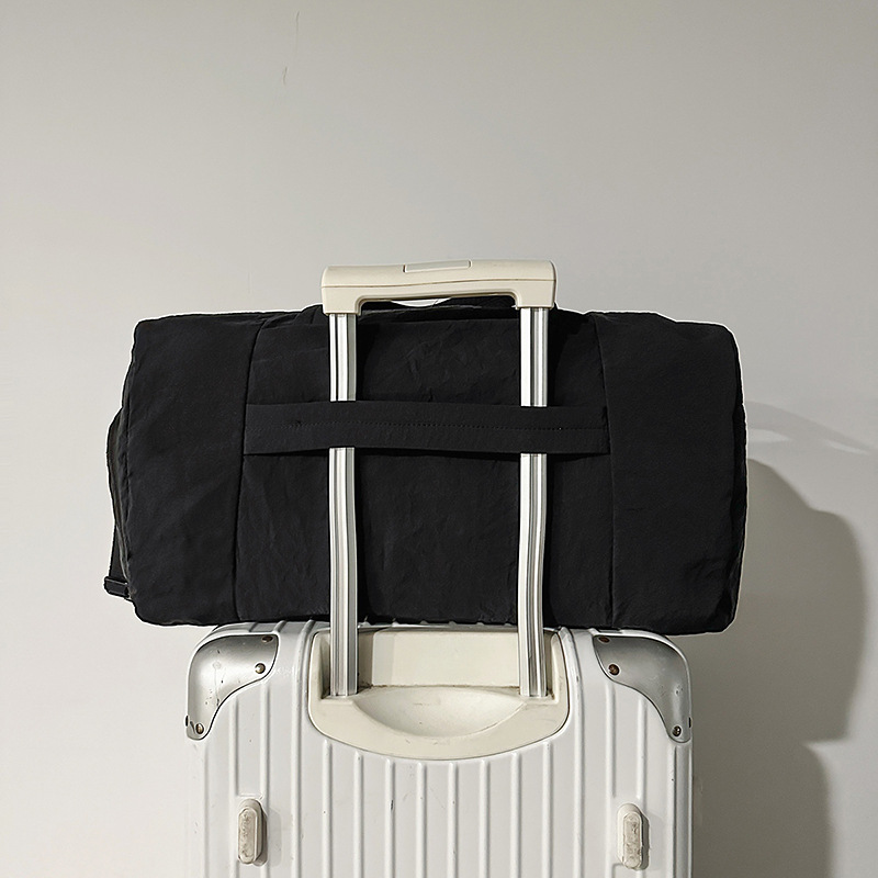 Large-capacity travel bag, lightweight handbag, 2025 new style, portable for business trips, sports and fitness luggage, simple handbag Application Scenario
