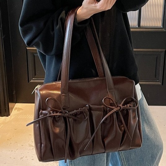 Korean version 2024 new autumn and winter underarm bag with pleated bow, fashionable and versatile shoulder bag with large capacity full figure