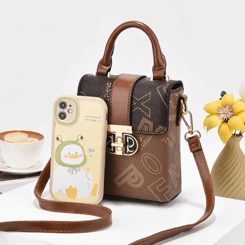 The 2023 new style of women's crossbody mobile phone bag is super popular, fashionable and stylish. It's a high-end and niche crossbody bag for spring and summer Application Scenario