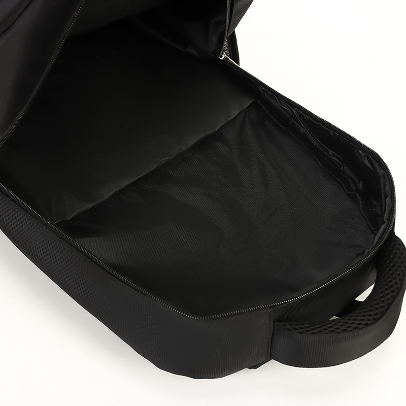 A simple, versatile and fashionable men's backpack with logo printing. It has a large capacity and multiple compartments. It is a computer backpack for commuting and travel Application Scenario