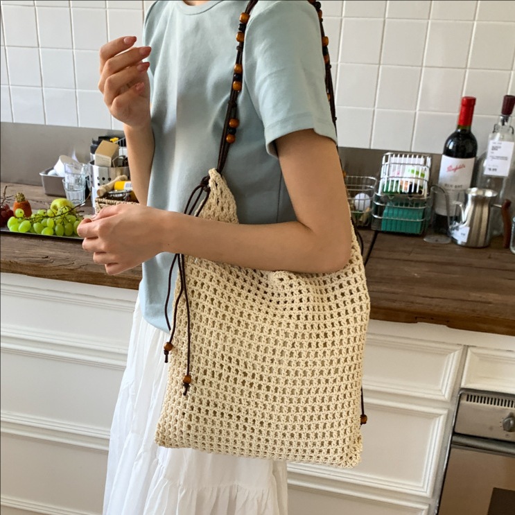Hollowed-out woven fashionable large-capacity bucket bag for women, new summer 2025 vacation style, beach and seaside straw woven single-shoulder bag full figure