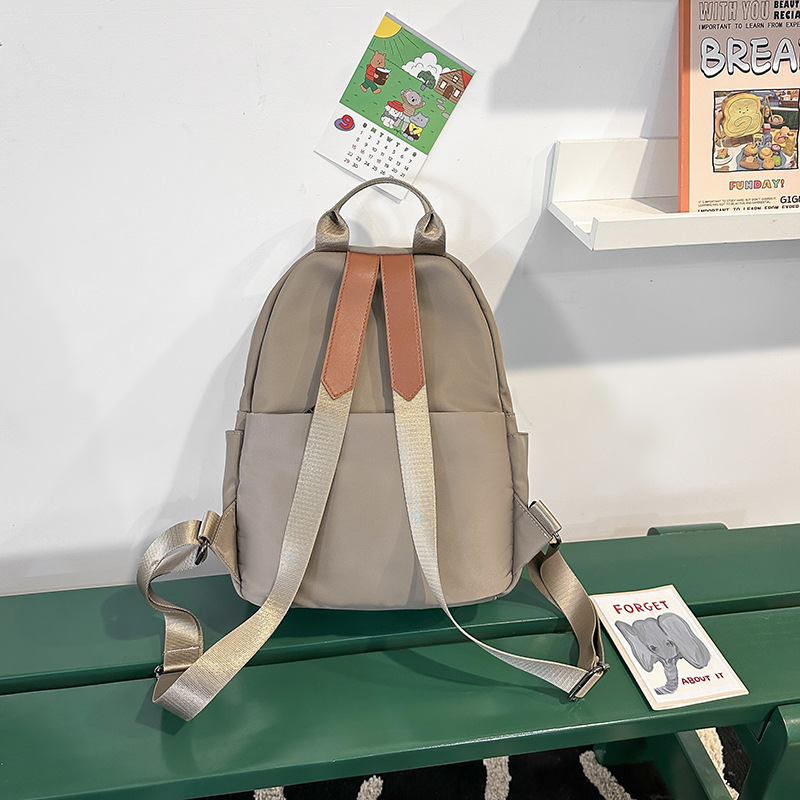 This backpack is lightweight and large-capacity for women's commuting and travel. It's versatile and fashionable for moms when they go out. It's also a schoolbag for college students Specification drawing