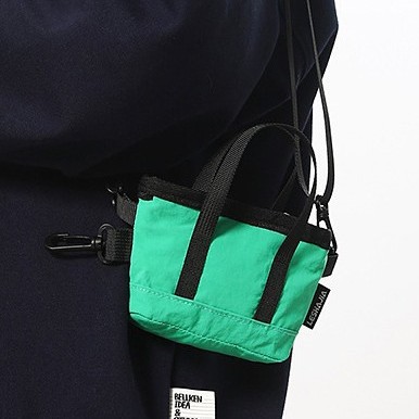 Solid color Mi Ni simple crossbody bag for women, 2025 new style stylish and individual single-shoulder bag, trendy and casual pendant bag Application Scenario