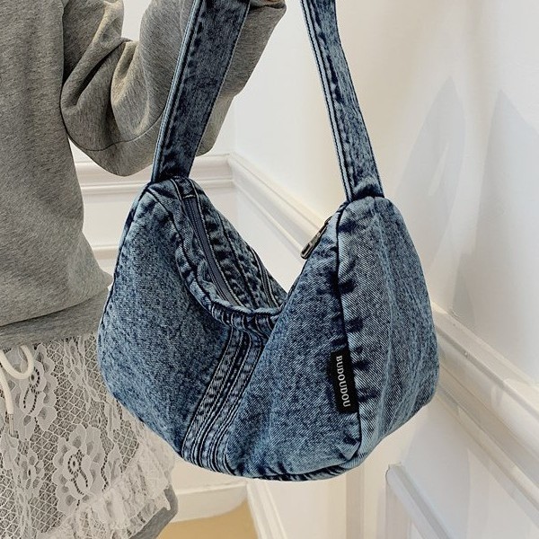 The 2025 new denim underarm bag for women is a versatile summer fashion travel, casual and commuting single-shoulder bag details Picture