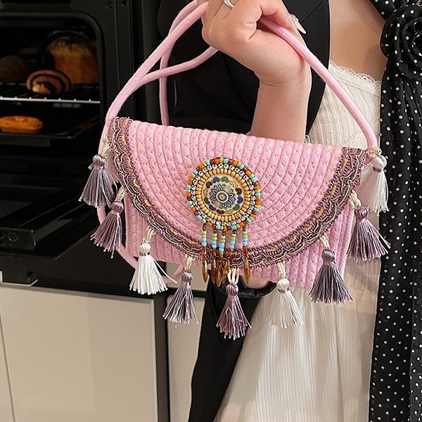 Spring new casual woven bag, straw woven bag, hand-held ethnic style niche crossbody bag, tassel texture single-shoulder bag Specification drawing