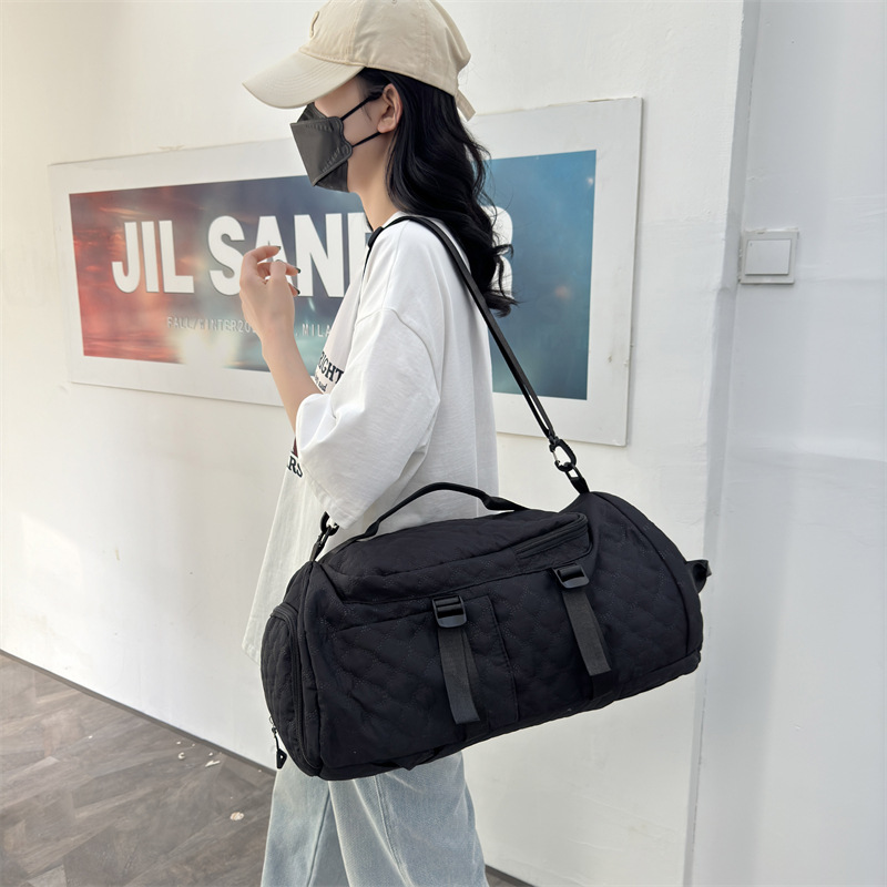 New cross-border hand-held travel bag for women, multi-functional three-in-one backpack, dry-wet separation, large-capacity sports and fitness bag Application Scenario