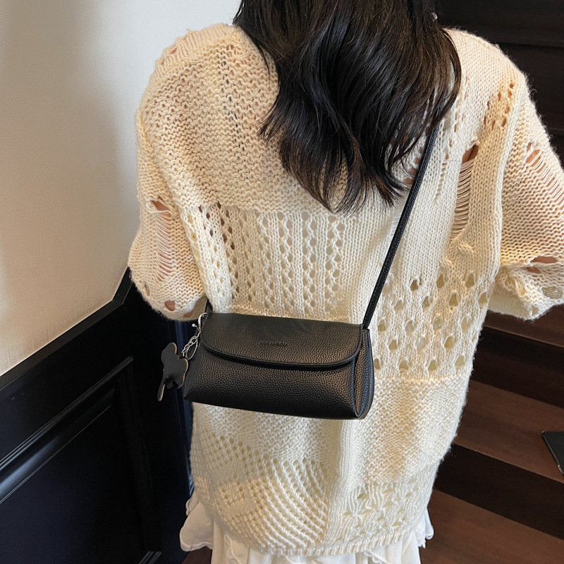 Fashionable and popular underarm bag 2025 new trendy bestseller women's bag, soft leather single-shoulder bag, high-quality niche crossbody bag Application Scenario