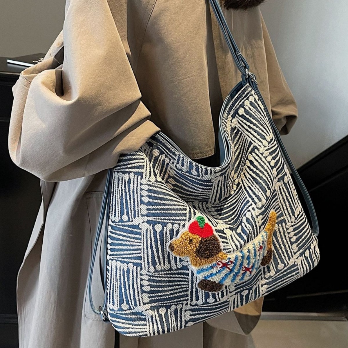 Cross-border geometric striped canvas bag, large-capacity single-shoulder underarm bag, niche design, Japanese-style versatile commuting fabric bag details Picture