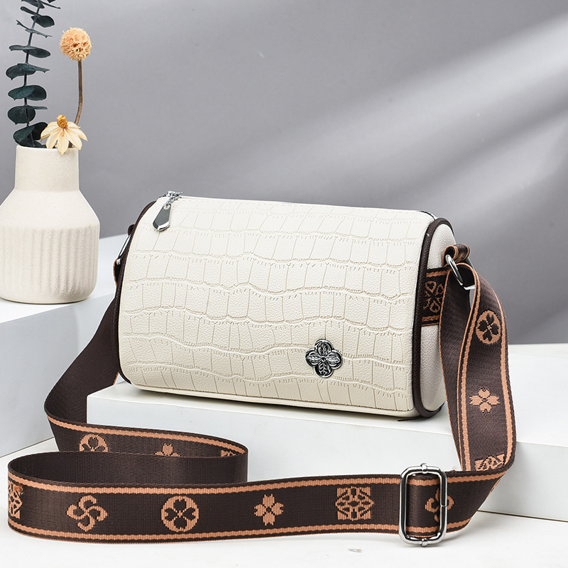 Boston Small Round Bag 2022 New Style Fashionable and popular pillow bag, high-end crossbody single-shoulder bag for women, one-piece consignment full figure