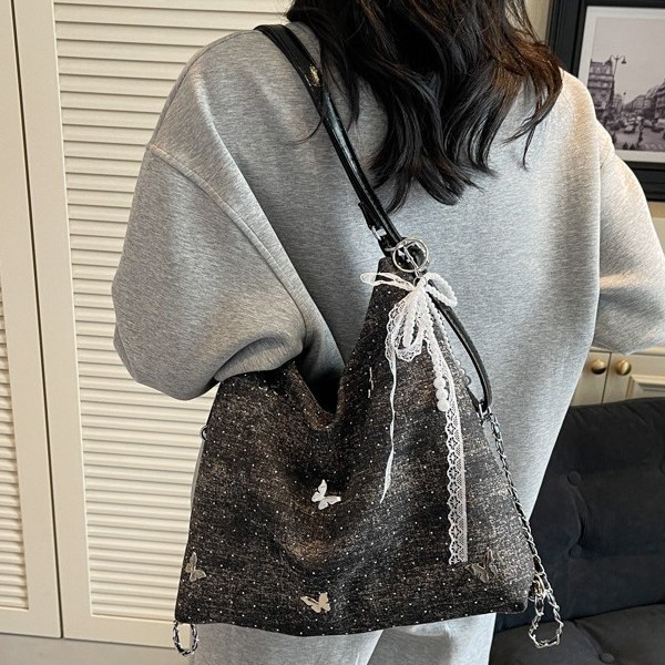 The new denim bag for women in the bag style is eye-catching. It's a casual and versatile single-shoulder fashionable crossbody bag with a Korean version Specification drawing