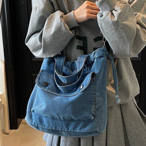 The 2025 new large-capacity denim crossbody bag is a trendy and fashionable Hong Kong-style Instagram artistic and versatile casual tote bag Application Scenario