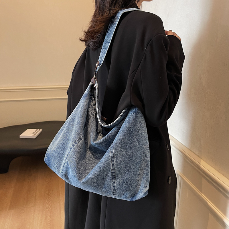 Artistic style denim bag, versatile large-capacity crossbody bag, new Korean version for women, simple student single-shoulder tote bag full figure