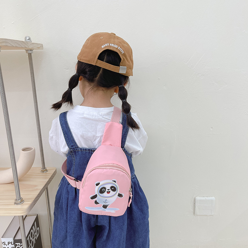 2025 New Summer cute bear baby crossbody bag, boys' and girls' chest bag, children's coin purse, children's bag Application Scenario