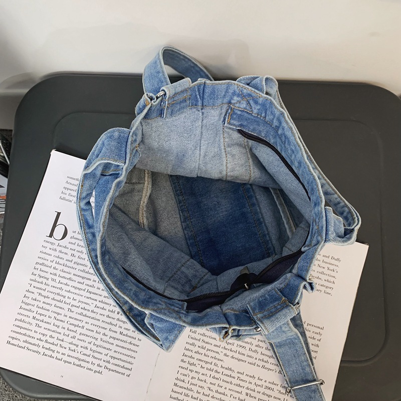 Washed denim canvas bag for women, new large-capacity crossbody bag, fashionable single-shoulder bag, Japanese-style casual handbag for women Application Scenario
