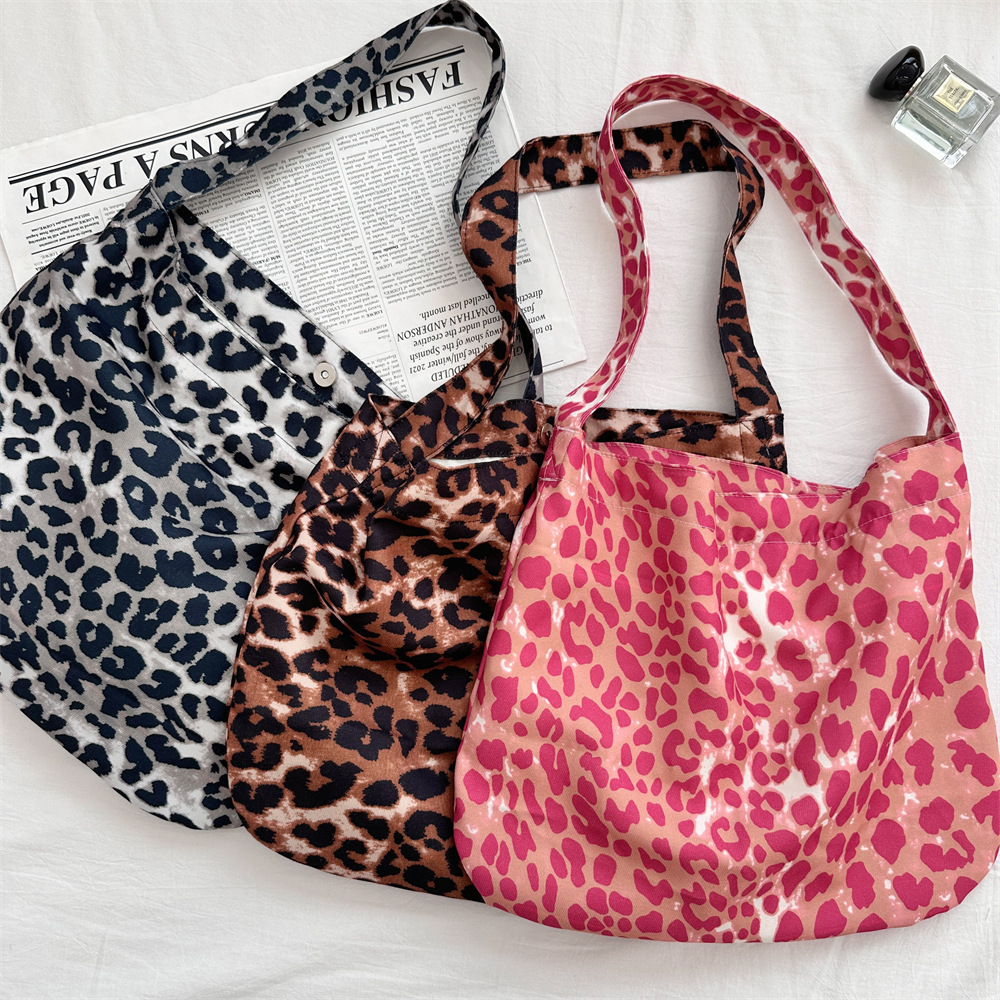 49122 Korean version fashionable large-capacity backpack, new simple canvas bag for women, leopard print single-shoulder crossbody underarm bag details Picture