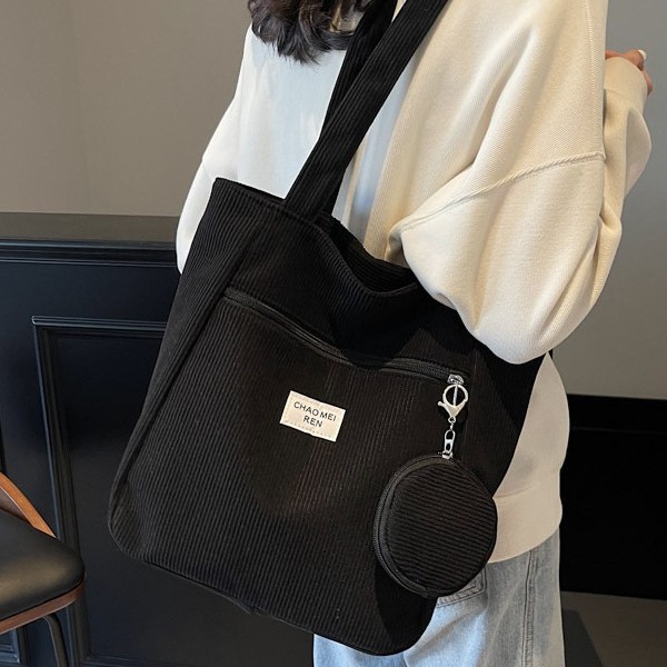 Korean-style corduroy bag, women's large-capacity commuting single-shoulder bag, fashionable and versatile tote bag, new style mother and child armpit bag Application Scenario