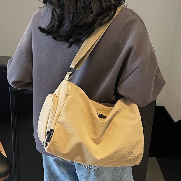 Large-capacity cloth bag, single-shoulder bag for women, 2025 new lightweight and casual crossbody bag, simple bucket bag for spring and summer commuting full figure