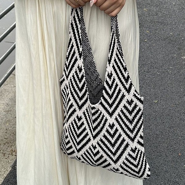 Spring and Summer new versatile Tote bag for women, large-capacity knitted diamond-shaped simple color-blocking striped geometric pattern women's bag details Picture