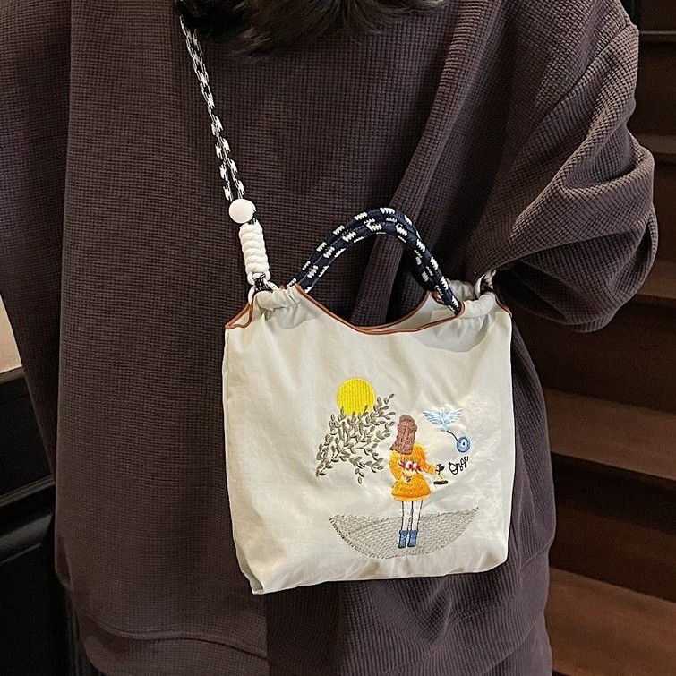New cute cartoon-embroidered single-shoulder bag, fresh and light handbag, lightweight Japanese-style large-capacity school-style crossbody bag Specification drawing