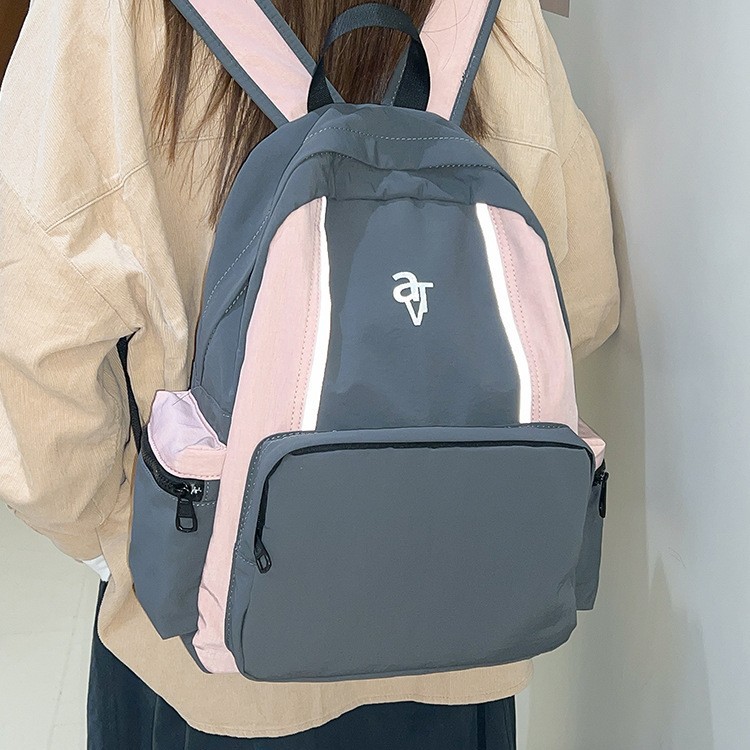 Outdoor travel and mountaineering backpack for women, 2024 new lightweight and large-capacity travel backpack, student color-blocking schoolbag full figure