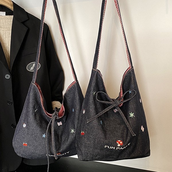 2025 New denim dual-purpose single-shoulder bag for girls, cute embroidered single-shoulder crossbody bag, portable large-capacity student schoolbag full figure