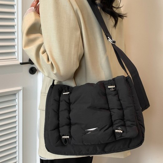 ins large-capacity cotton-padded jacket small square bag for women 2025 Summer new style, a niche, versatile and high-end single-shoulder crossbody bag Application Scenario