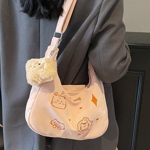 2025 Large-capacity cartoon-printed single-shoulder underarm handbag for girls, fashionable Japanese style, cute crossbody bag, dumpling bag Application Scenario