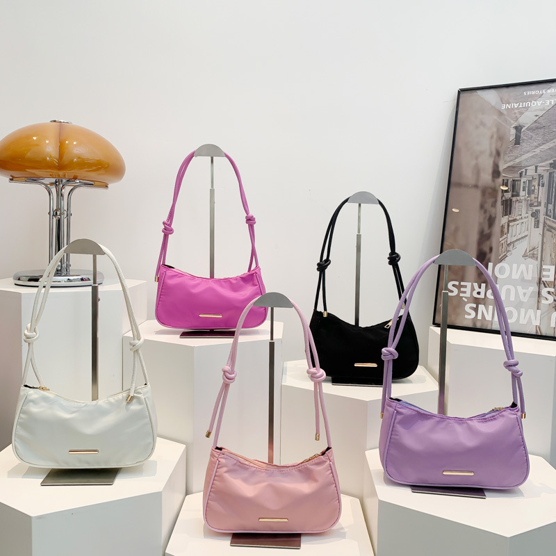 This is a new 2024 high-quality, niche design single-shoulder bag for women, a lightweight nylon fabric bag for the autumn baguette under the armpits Application Scenario