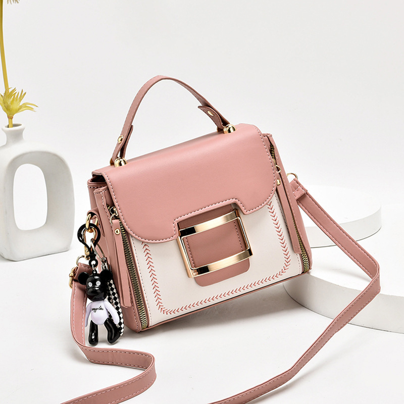 Factory wholesale and distribution of 2022 new color-matched PU women's handbags, handbags, single-shoulder bags, trendy, simple and versatile small square bags Application Scenario