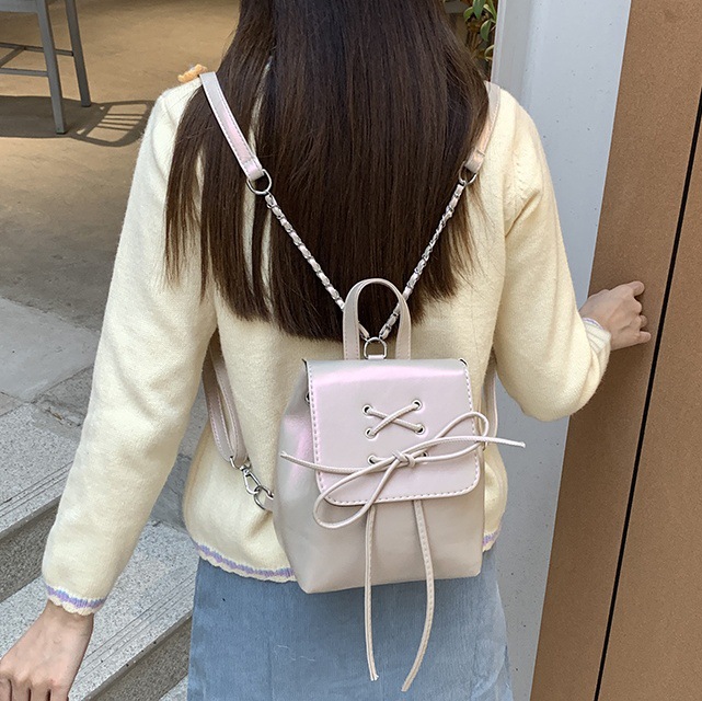 A niche design ballet-style strappy backpack for women, a new 2024 trendy bow commuter mini backpack full figure